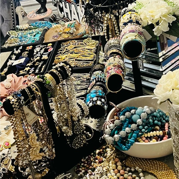 MY 1ST JEWELRY SHOW!!!! PLEASE LIKE TO BE NOTIFIED OF MY LIVE SHOW!!! - Picture 11 of 17